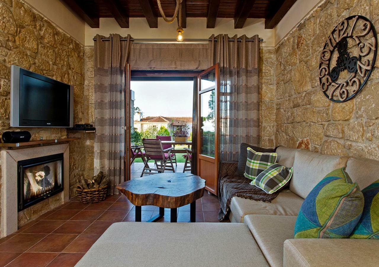 Rastoni Fabienne Shared Pool Maisonette, Afitos Bagian luar foto